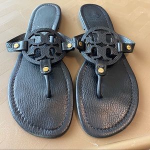 Tory Burch Black Pebble 10.5